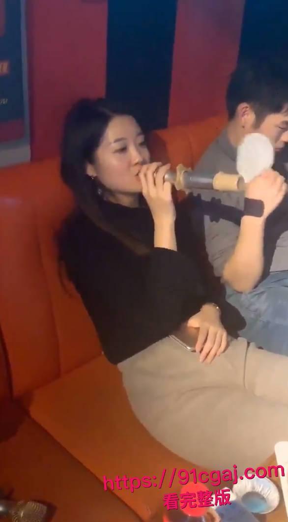 极品人妻章雅晴同学会后勾搭初恋直奔酒店，浪叫喷水操到腿软，视频竟被渣男贱卖换钱！-5