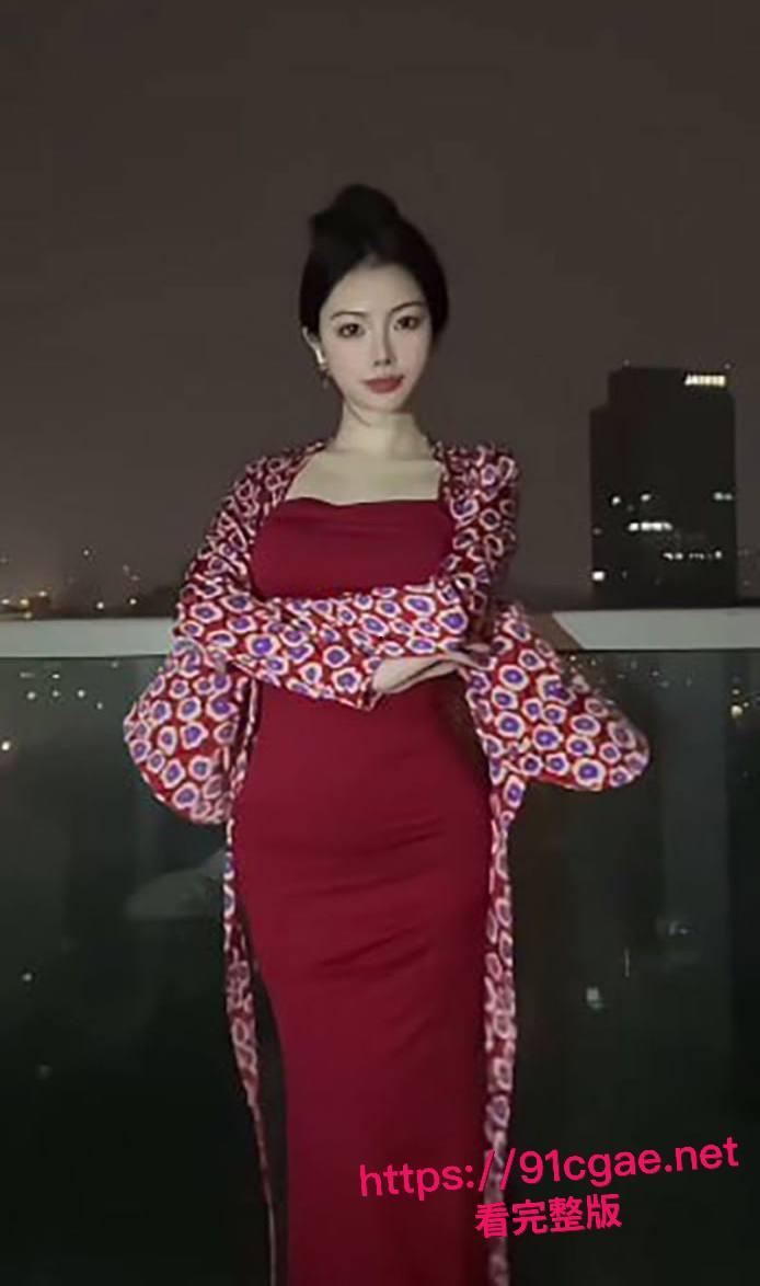 抖音60万粉反差女神绿导演被金主重金砸下 酒店一对一私密直播巨乳翘臀擦边热舞 骚到顶点！-2