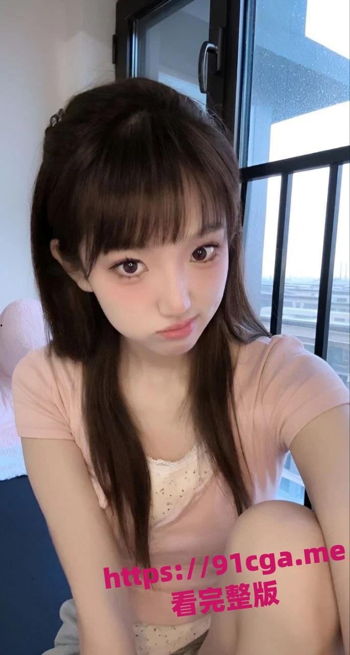 湖南长沙反差女大学生刘子玥 撩骚裸聊隔着镜头伸出舌头接网友精液-3