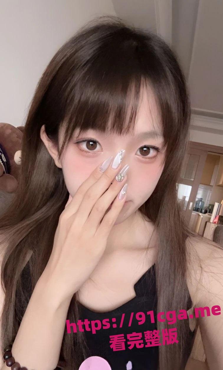 湖南长沙反差女大学生刘子玥 撩骚裸聊隔着镜头伸出舌头接网友精液-4