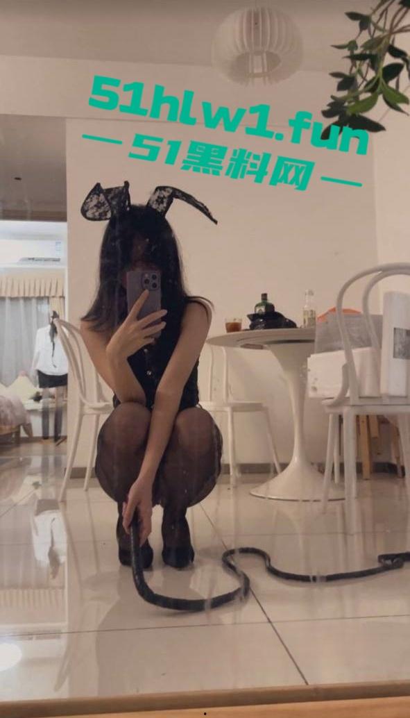 广东岭南职业技术学院，清远校区陪游陪睡母狗【陈佳怡】抖音【一直丸】又被爆约炮视频。-2