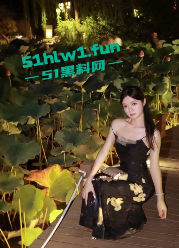 广东岭南职业技术学院，清远校区陪游陪睡母狗【陈佳怡】抖音【一直丸】又被爆约炮视频。-12