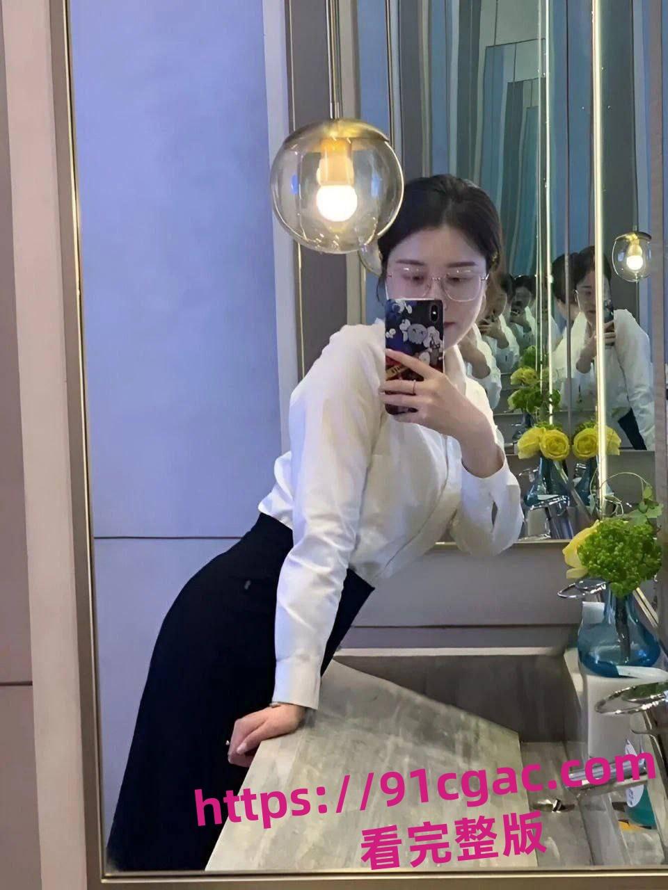 南通楼盘销售惊爆丑闻！93年女销售“骚照+厕所露逼”诱客订房！-2