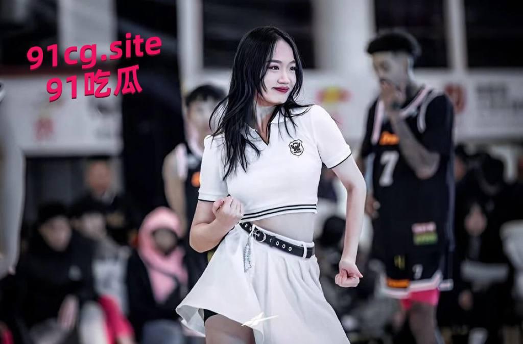 福建华侨大学啦啦队成员 应亚菲 和男人性爱视频流出被拍出轨啪啪画面 男友遭小三挑衅-1