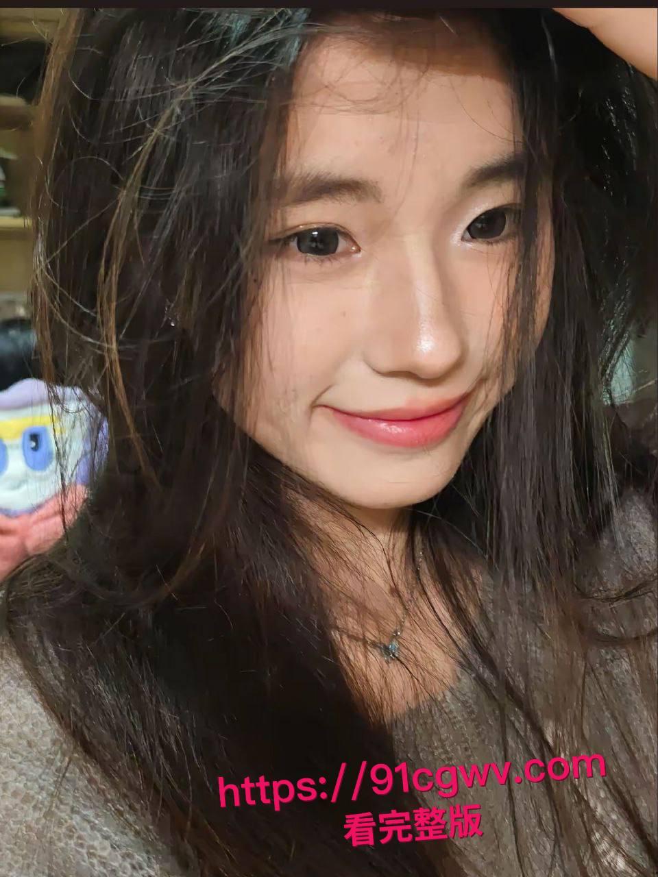 山东泰安清纯仙女谢馨予私密视频流出:被金主调教成榨精骚母狗 翘臀狂砸鸡巴汁水四溅-5