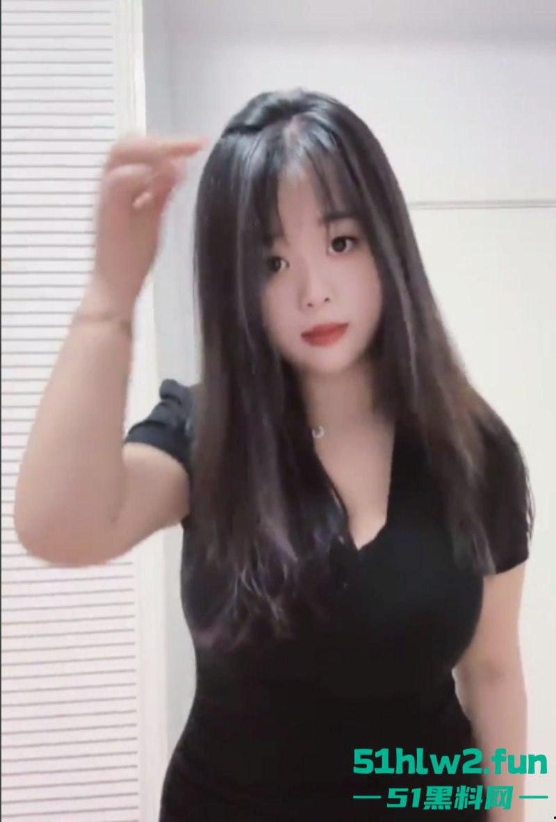 抖音巨乳网红【过去】为捞金全裸直播,超级大奶揉搓诱惑高劈双腿秀骚穴,当众特写放尿吸睛。-4