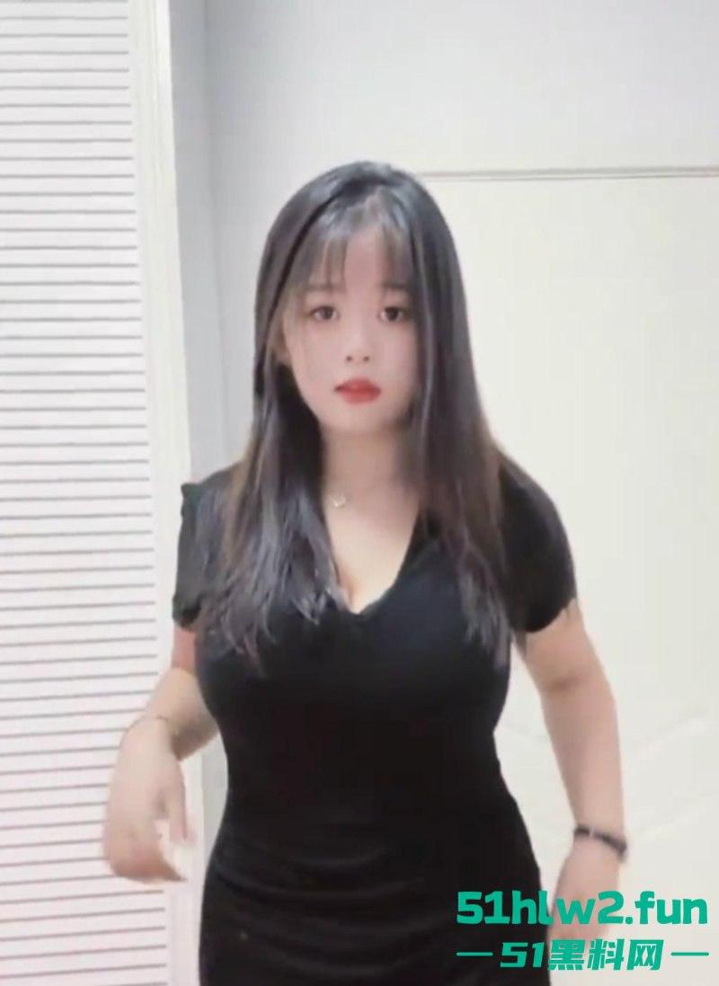 抖音巨乳网红【过去】为捞金全裸直播,超级大奶揉搓诱惑高劈双腿秀骚穴,当众特写放尿吸睛。-5