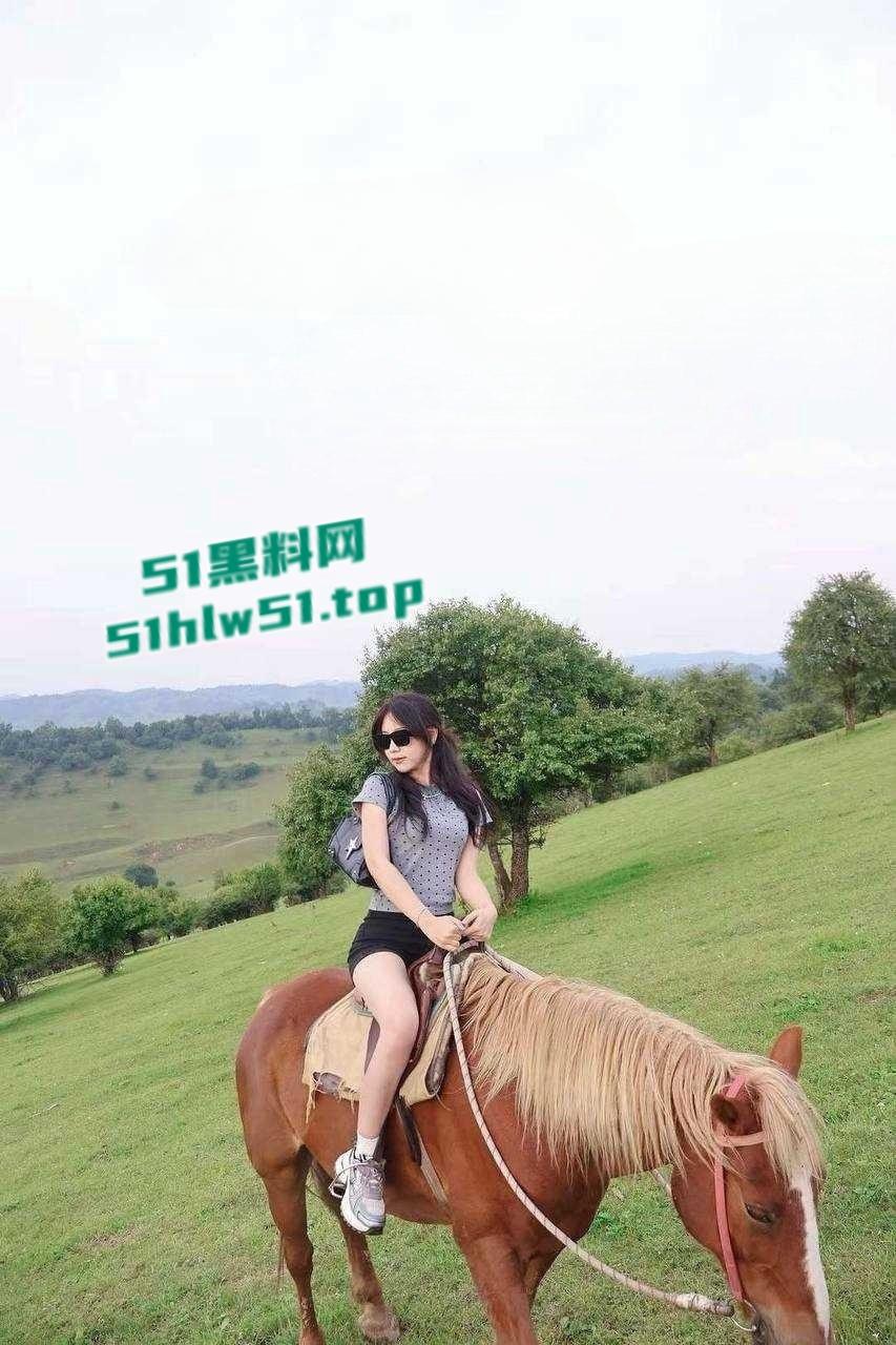 拜金女学生妹【欧阳姗姗】背着男友兼职外围，全国可飞，兔女郎装扮伺候金主爸爸，劲爆视频流出！-13