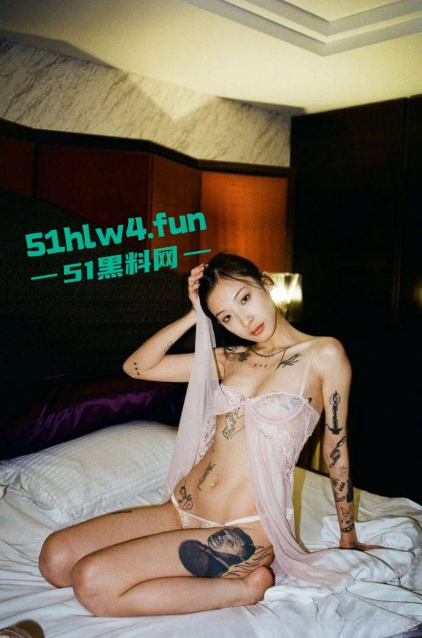 御姐级精神小妹【崔雪】高颜值纹身反差婊,身材纤细腿长逆天细腰翘臀美乳饱满 裸体自拍勾引大哥。-6