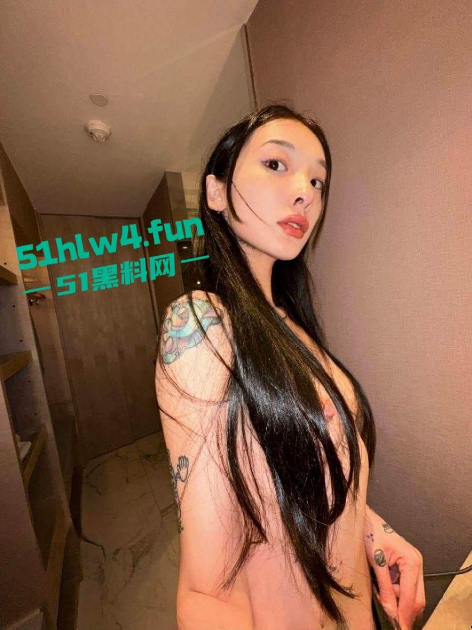 御姐级精神小妹【崔雪】高颜值纹身反差婊,身材纤细腿长逆天细腰翘臀美乳饱满 裸体自拍勾引大哥。-10