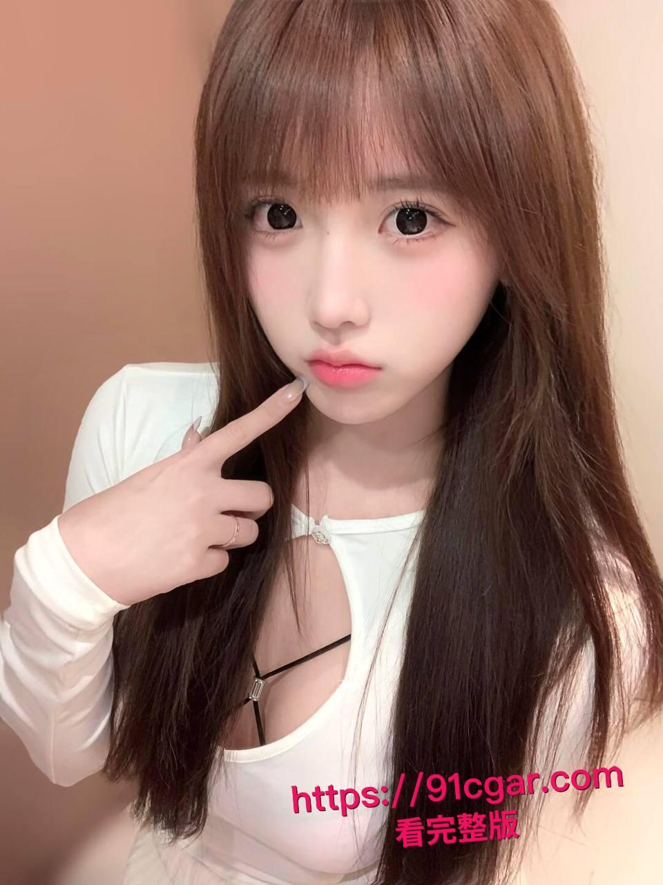 电竞房开黑直接变开操!游戏认识的19岁白虎小母狗自带开档黑丝,进门3分钟就跪地含鸡吧,被后入干到翻白眼喷水!-7