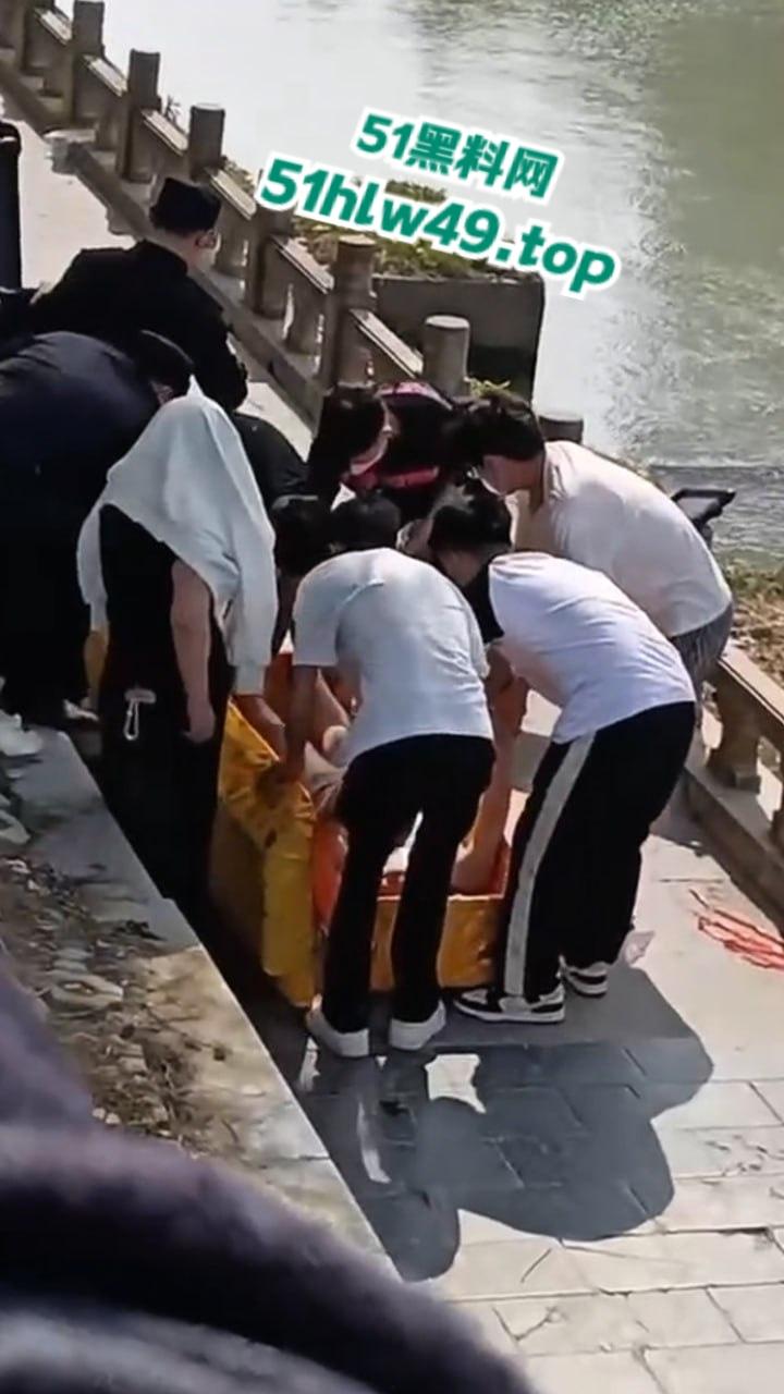 湖北两男子打赌激将法，逼跳河游泳一人溺亡，律师城明知对方不会游泳涉嫌过失致人死亡罪。-2