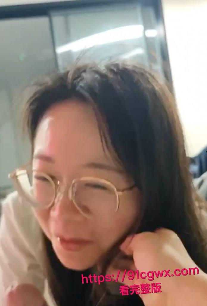 浙江嘉兴清纯人妻何晓韵野外口曝黑料全网疯传！小区楼下口老公大屌，忍不住了回家爆操骚母狗！-9