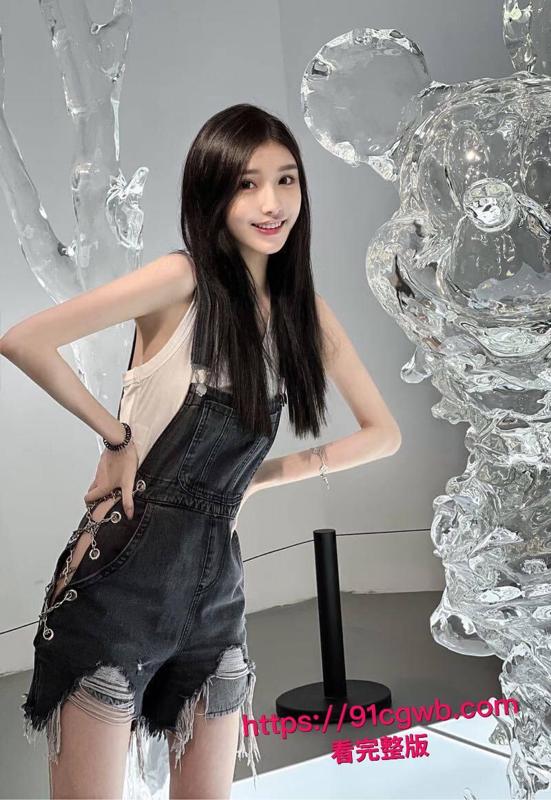 一字马骚逼沦陷!富二代胯下玩物口交舔穴酒店沙发狂干,姿势千变万化喷水失禁!-5