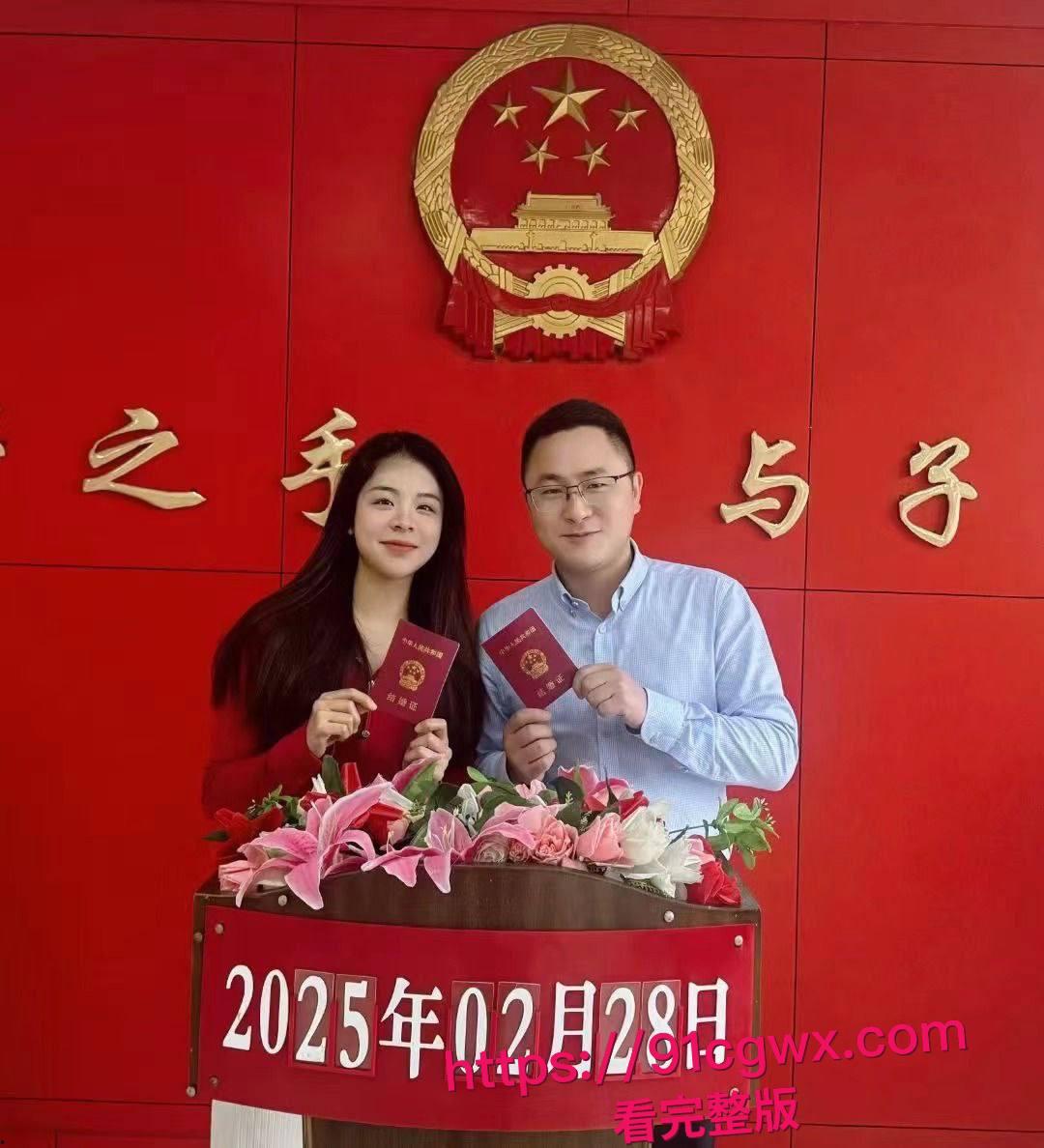 广西口岸管理局局长周玉才新房偷情被公务员老婆堵门：与邮储小三滚床单视频流出仕途婚姻双崩盘！-8