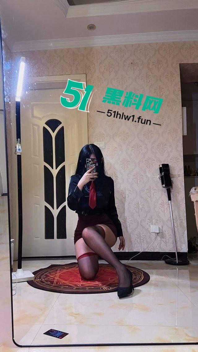 济南职业学院【唐芷瑶】玩反差六的批爆，表面清纯背地骚，制服口爆内射花活全开，最后玩够还找老实人续命？-7