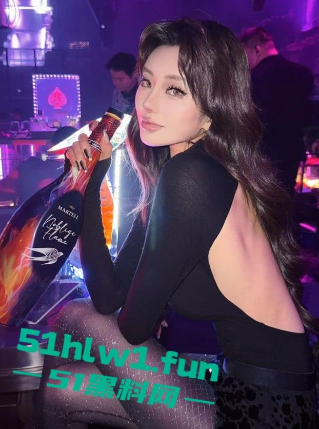 混血网红【EunHa】堕落日记,被金主批穿后直接放飞,骚到明码标价,一对一私密视频看逼验货!-3