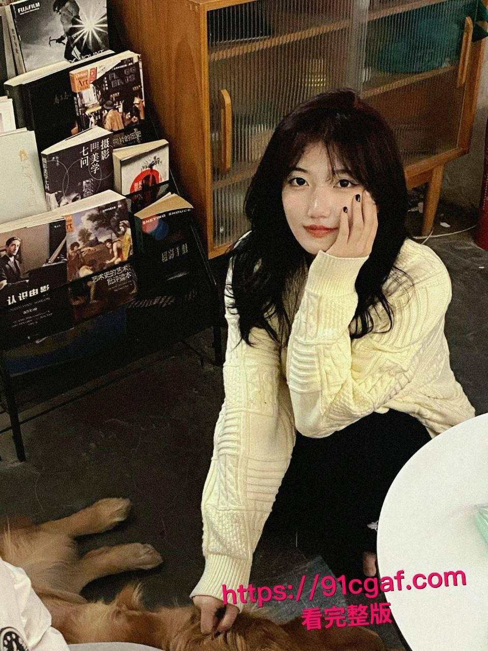 上海外国语大学反差婊 刘圆圆 被金主包养调教视频流出 黑丝开裆裤后入猛捅 被操到浪叫连连！-3