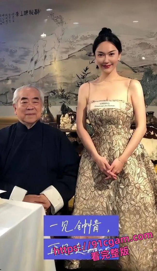 深圳龙岗“骚婊”何静琪酒吧嗑药嗨翻！点男模假装被操-4