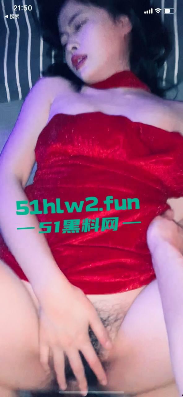 瓜友分享长腿翘臀女同事出差合住一屋，喝酒聊天趁机拿下，激情后入爆操别人老婆就是刺激。-5