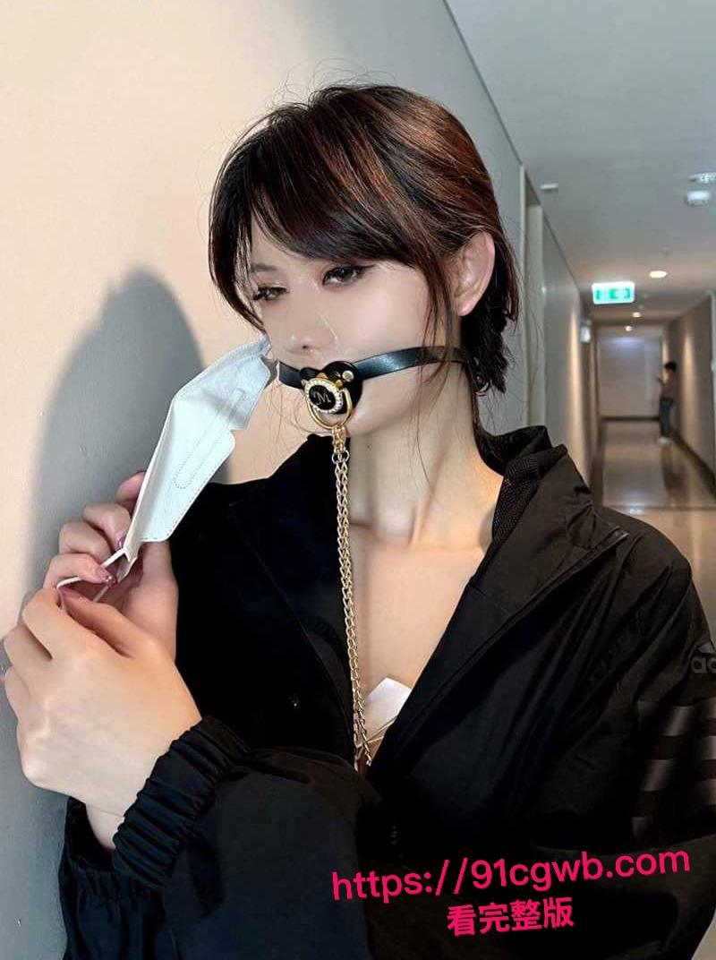 顶级福利姬阿朱露出新作！披淫装拍情色写真 路遇宅男被猥亵高潮 户外真空露奶 海底捞露臀淡定用餐 骚劲直接封神！-1