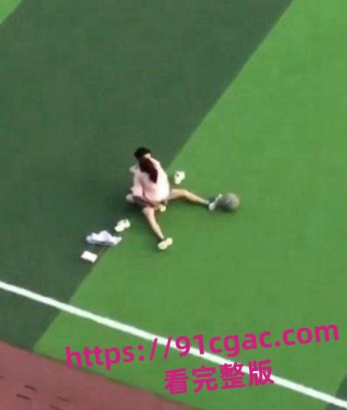 山东工程职业技术大学近日掀起轩然大波！草坪上上演“激情游戏”-1