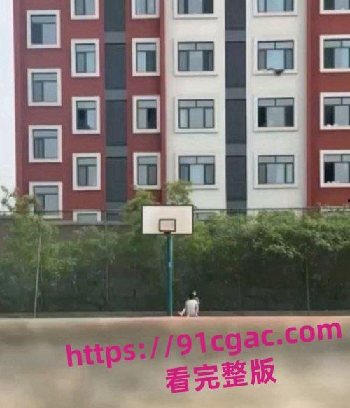 山东工程职业技术大学近日掀起轩然大波！草坪上上演“激情游戏”-2