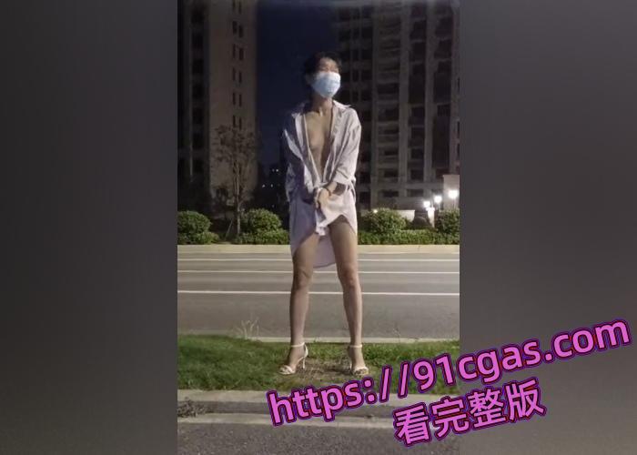 浙江风骚苗条少妇 小鸟医人 户外露出视频合集，真空透明瑜伽裤小穴都能看见户型-3