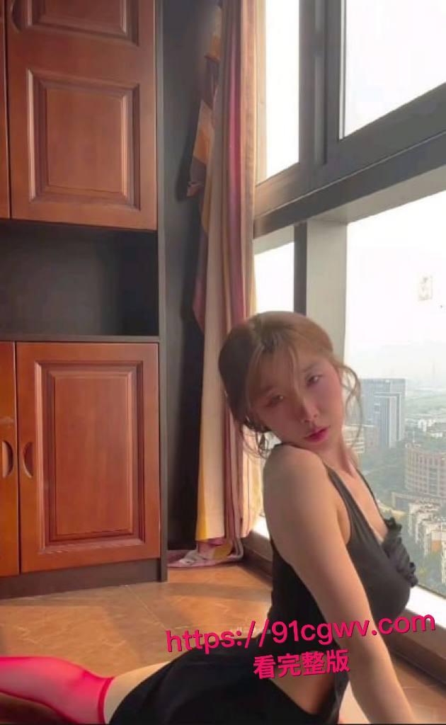 150W粉丝网红【烟火iris】曼妙身姿和柔韧形体牢牢抓住每颗悸动的心,高潮表情撩拨百万心弦,又是羡慕有钱人的一天!-5