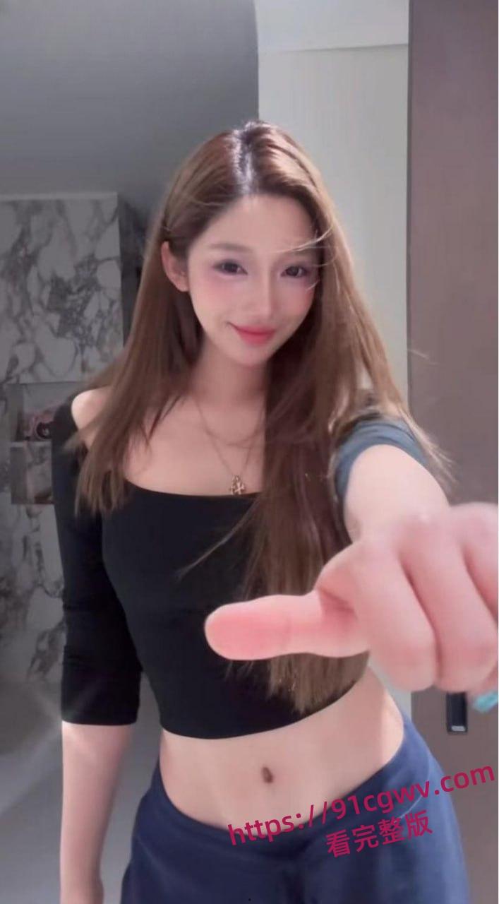 吴亦凡事件女主都美竹新恋情曝光 献身京圈50岁灰产大佬 三里屯酒店激情交欢 性爱视频流出!-3