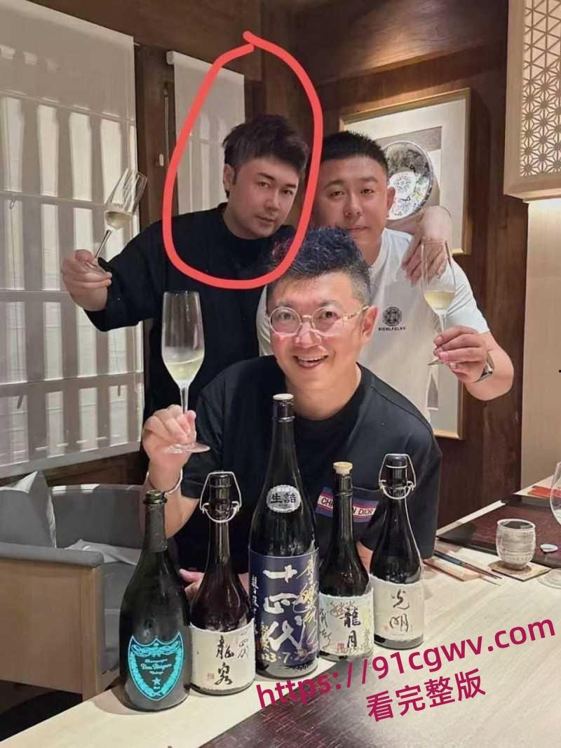 吴亦凡事件女主都美竹新恋情曝光 献身京圈50岁灰产大佬 三里屯酒店激情交欢 性爱视频流出!-7