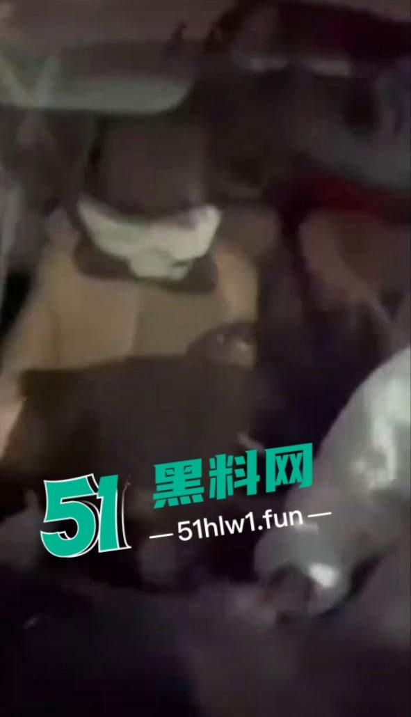 潮州新溪【淑武水果店】事件完整版，94年人妻出轨隔壁猪肉铺04年小伙，偷情野战被当场捉奸，竟开车顶撞亲夫。-8