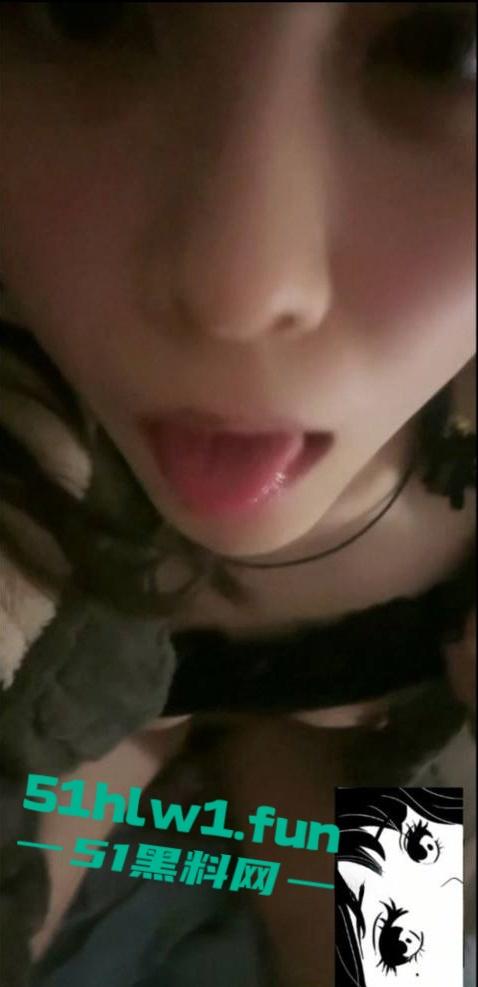 湖南长沙反差女大学生【刘子玥】 soul上撩骚约炮视频裸聊,隔着镜头伸出舌头接网友精液。-2