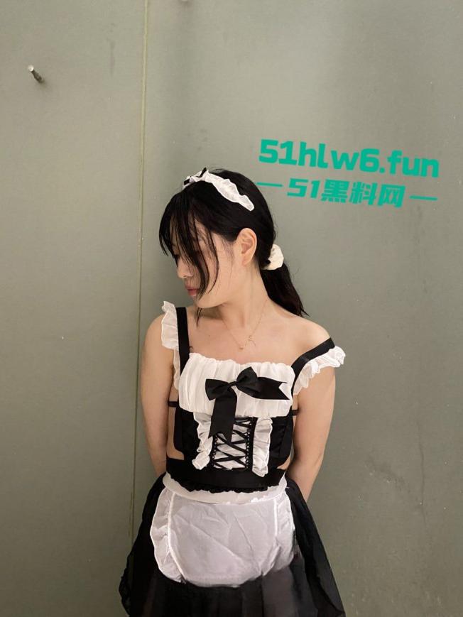 金主大哥在职校包养高颜值女学生,洗脑调教玩弄女仆装,虽无胸但听话被当母狗也愿意!-5