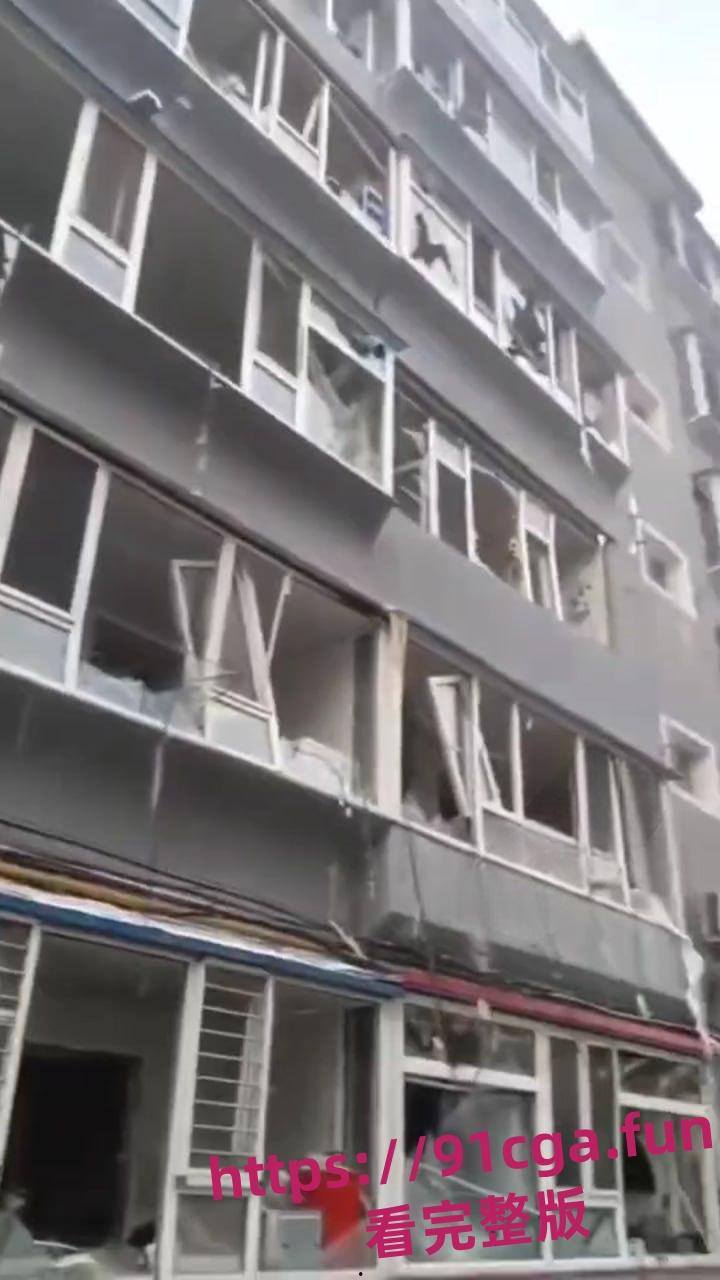 突发!吉林通化市一小区发生爆炸 1死16伤 楼体被炸出大洞!-2