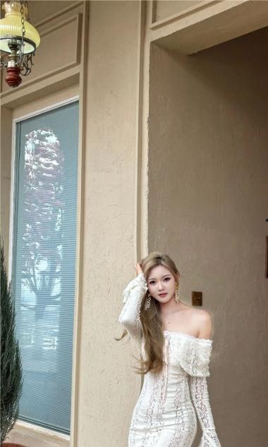 【云南】清纯美女 十三妖 性爱视频曝光 深情舔屌口活一流 翘臀遭猛烈打桩 惨叫连连-5