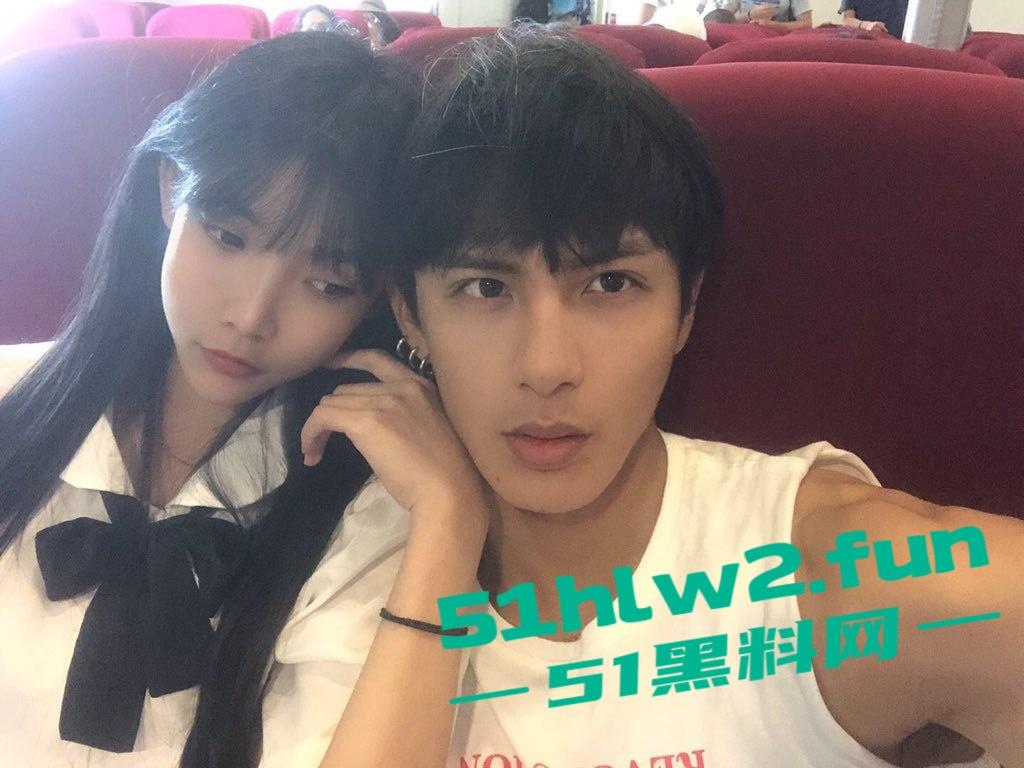 抖音网红情侣【牛逼】广西南宁帅哥美女组合，女主腿长逆天蜂腰翘臀，男友颜值帅气一身肌肉，激情做爱自拍流出！-10