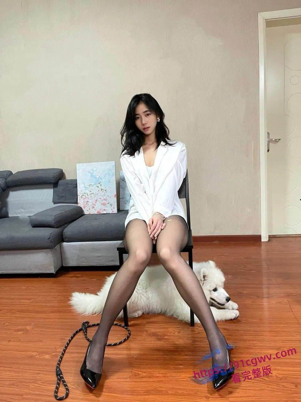 03年体育生阡阡 极品反差女大学生全裸倒立一字马母狗太骚了-1