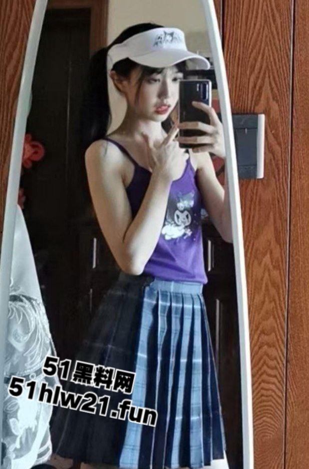 杭州校妓【方欣怡】身材高挑性感母狗,在教室给同学口交还背着男友被大叔包养,被男友曝光彻底成为校妓。-1