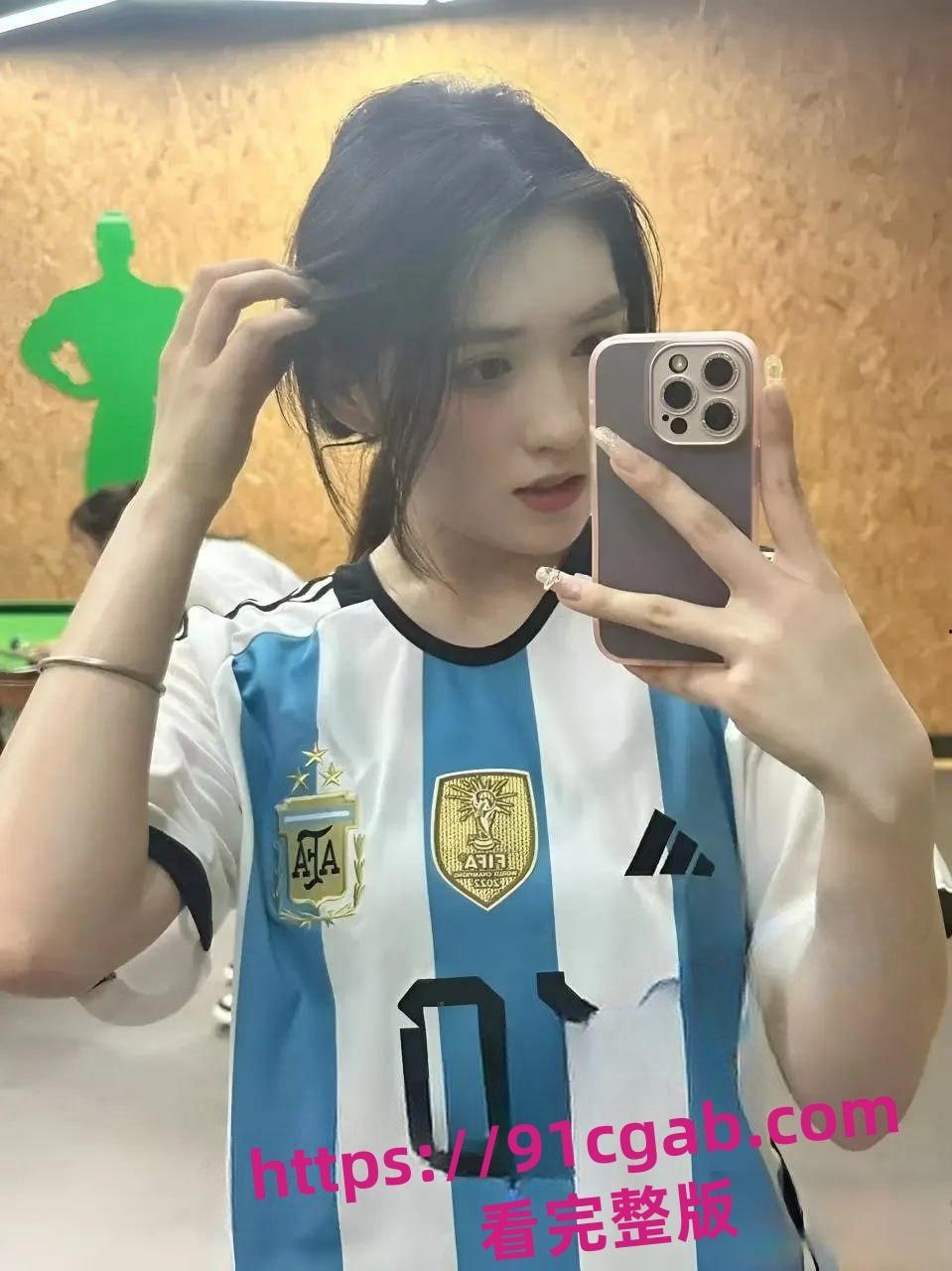 推特大神一杆钢在出新瓜,又和好兄弟酒店大战足球宝贝啦啦队长-1