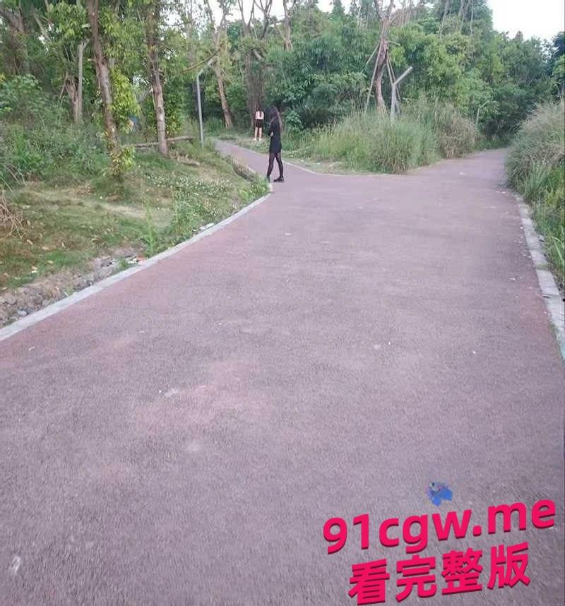 成都“大久保公园”大量站街女！100一次妹妹陪你钻小树林，避孕套堆成山-8