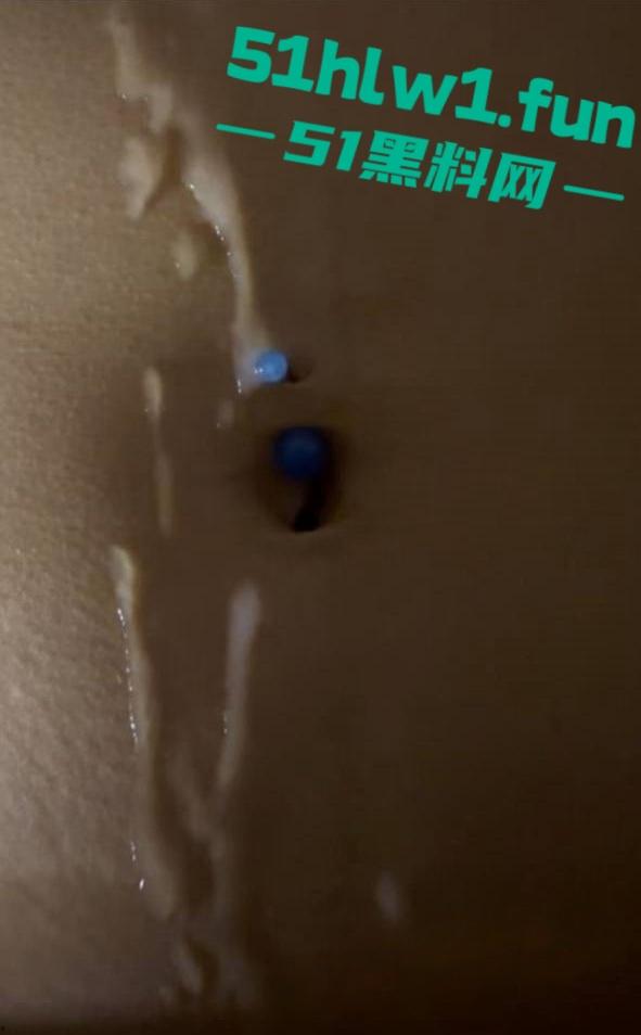 约炮大神投稿自己21岁极品纹身母狗【卢欣柔】年纪轻轻会的不少,各种姿势任猛男持续输出-11