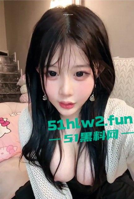 超美主播【猪猪侠 】彻底沦陷 从擦边主播到色情黄播 用震动笔自慰到高潮 淫水潮喷湿透床单！-6