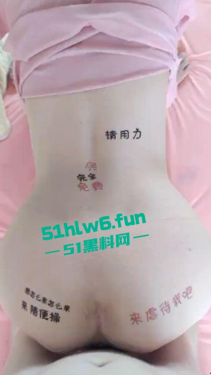 山东大学【陈露】性爱视频遭渣男分手曝光,清纯玉女在浓郁的阴毛下抠逼舔鸡反差十足。-2