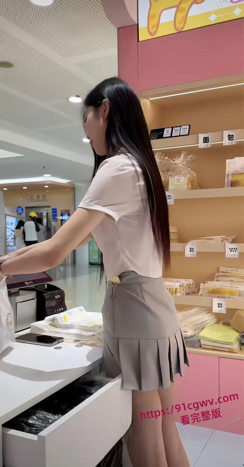 约炮好利来极品店员 颜值在线还可以体验制服诱惑 空姐不一定在飞机上 也有可能在好利来哦！-6