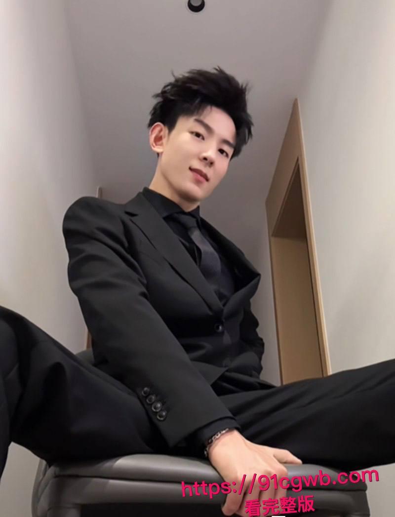 抖音顶流男网红F小奇不雅视频流出！频繁操粉美丑通杀 为拓展人脉组3P淫局 把人妻女粉当性宠玩具！恩爱过后拔屌无情！-5