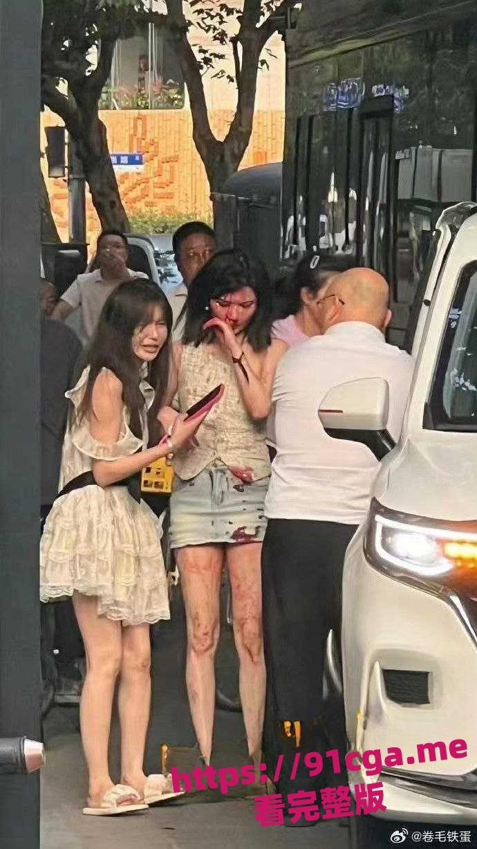 上海街头搭讪美女,搭讪失败下头男打人满脸是血 #下头男#打架#搭讪-5