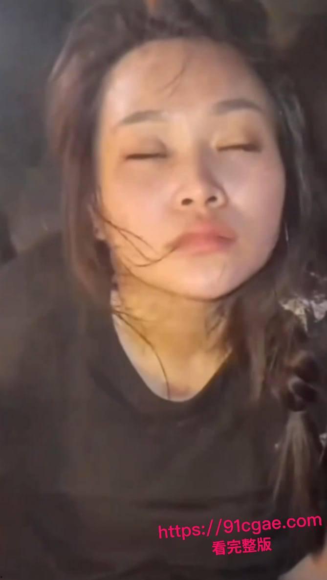 黑衣大嫂一人一枪为爱冲锋 单枪匹马勇闯法场救男人情深意重轰动全网!-12