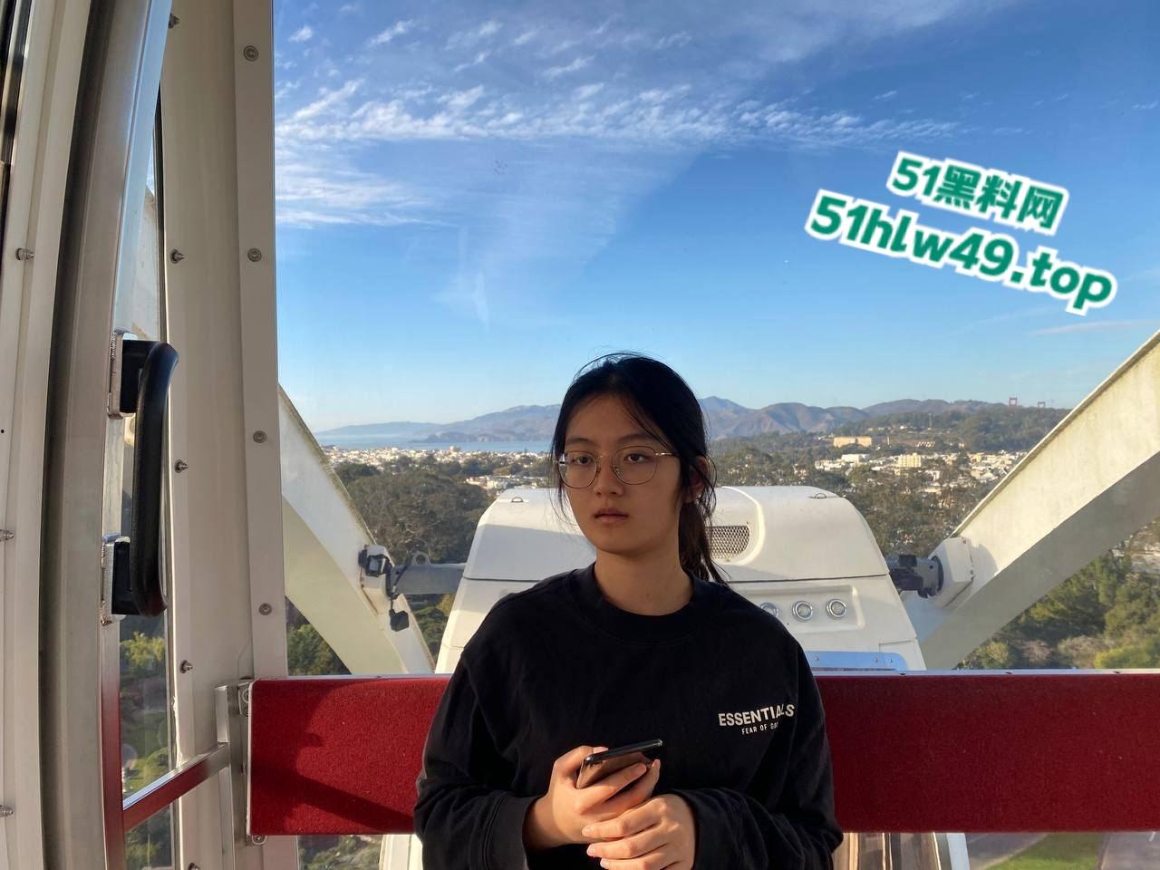 新加坡留学生【刘冰】前男友曝出,留学圈子乱搞多次约炮,果然戴眼镜的就是骚视频内容也是真赞啊!-8