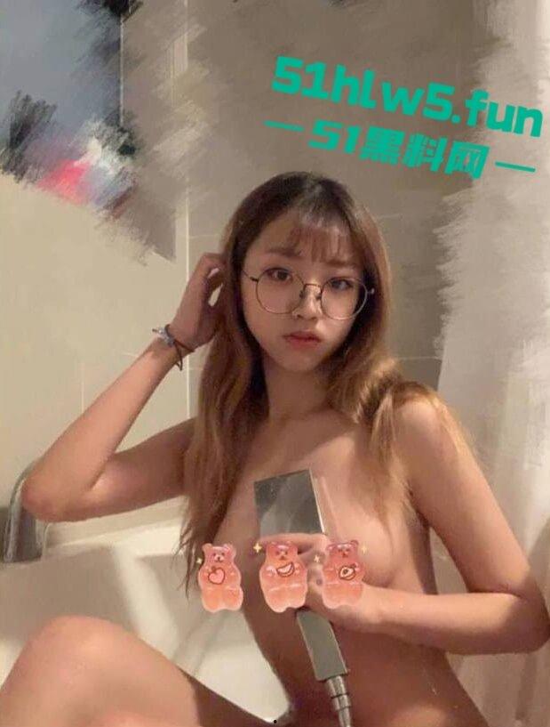 顶级身材母狗【黄乐婷】早期调教视图流出，绝美颜值性感尤物，婚后被金主曝光。-1